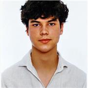 Estudiante de tercer curso de Ingeniería en Teconologías Industriales que le apasiona enseñar Mates y Física a chavales.